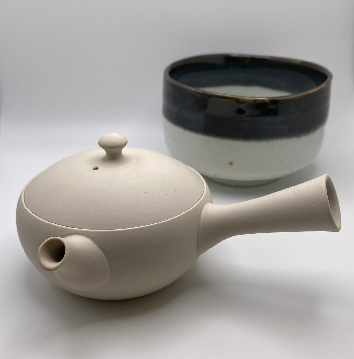 "The Antje" Tokuta Contemporary White Clay Kyusu with Sasame Filter
