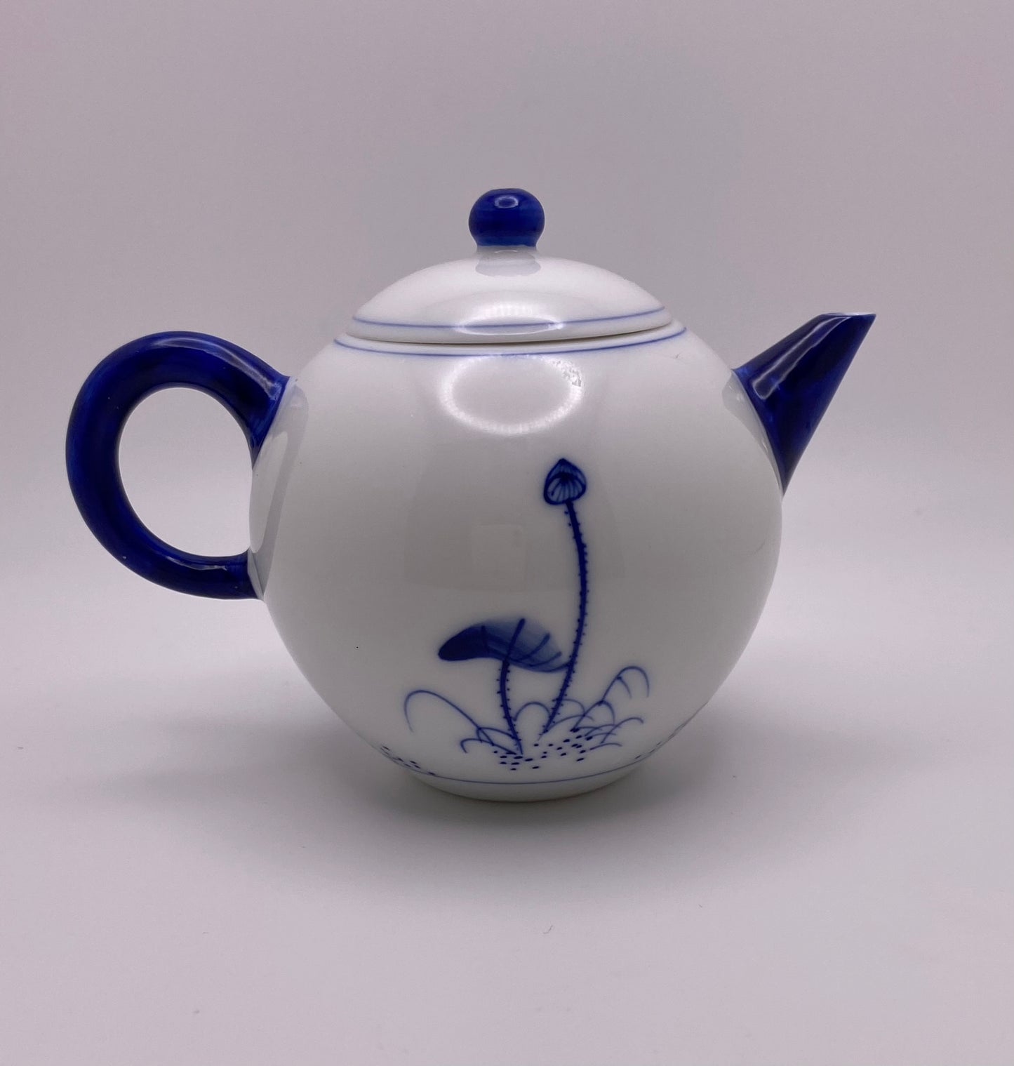 Hand-painted Blue Lotus White Porcelain Mingyue Tea Pot 150ml