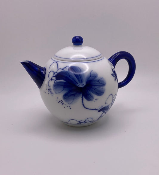 Hand-painted Blue Lotus White Porcelain Mingyue Tea Pot 150ml 