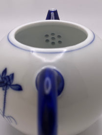 Hand-painted Blue Lotus White Porcelain Mingyue Tea Pot 150ml